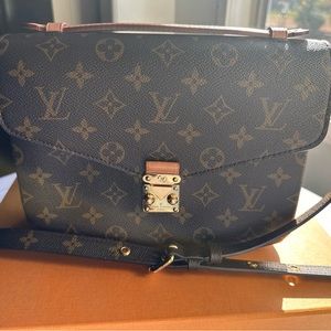 Louis Vuitton Pochette Metis
